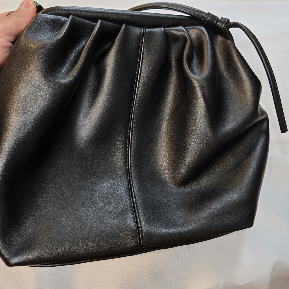 Mersi Black Leather Bag with Coral Lining - Picture 15 of 16